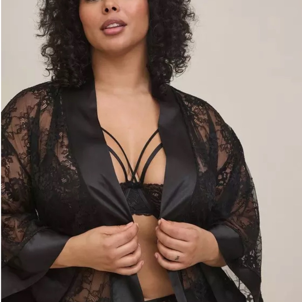 Torrid Curve Lace Midi Kimono Sleeve Lingerie Robe
